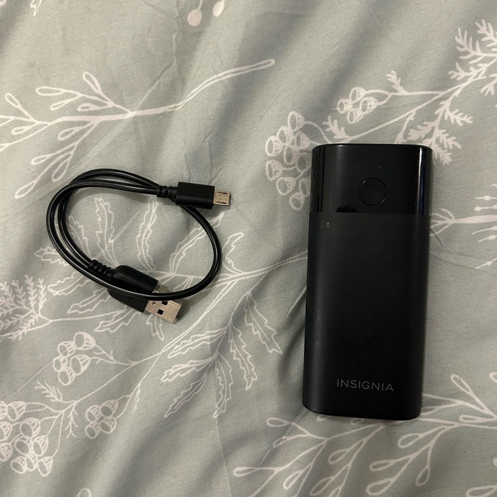 Insignia Black Portable Charger with Cable